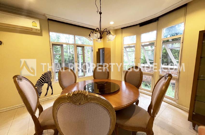 House with Shared Pool in Srinakarin 